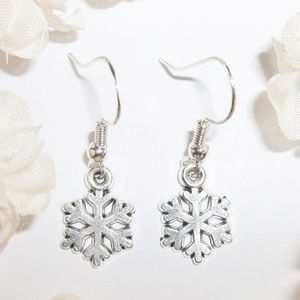 Silver Snowflake Earring Set Jewelry Gift NWT Minimalist Style Woman Girl 3675